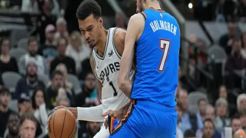 “亚乒赛男单季军争夺战：林诗栋挑战林昀儒”